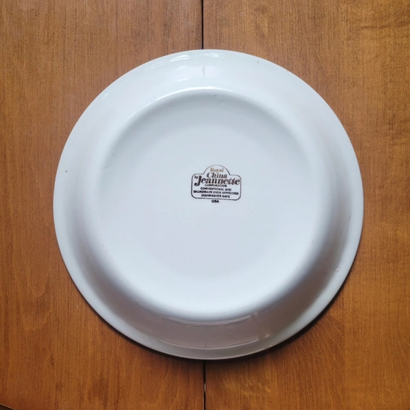 Strawberry Pie Plate - Picture 3 of 3